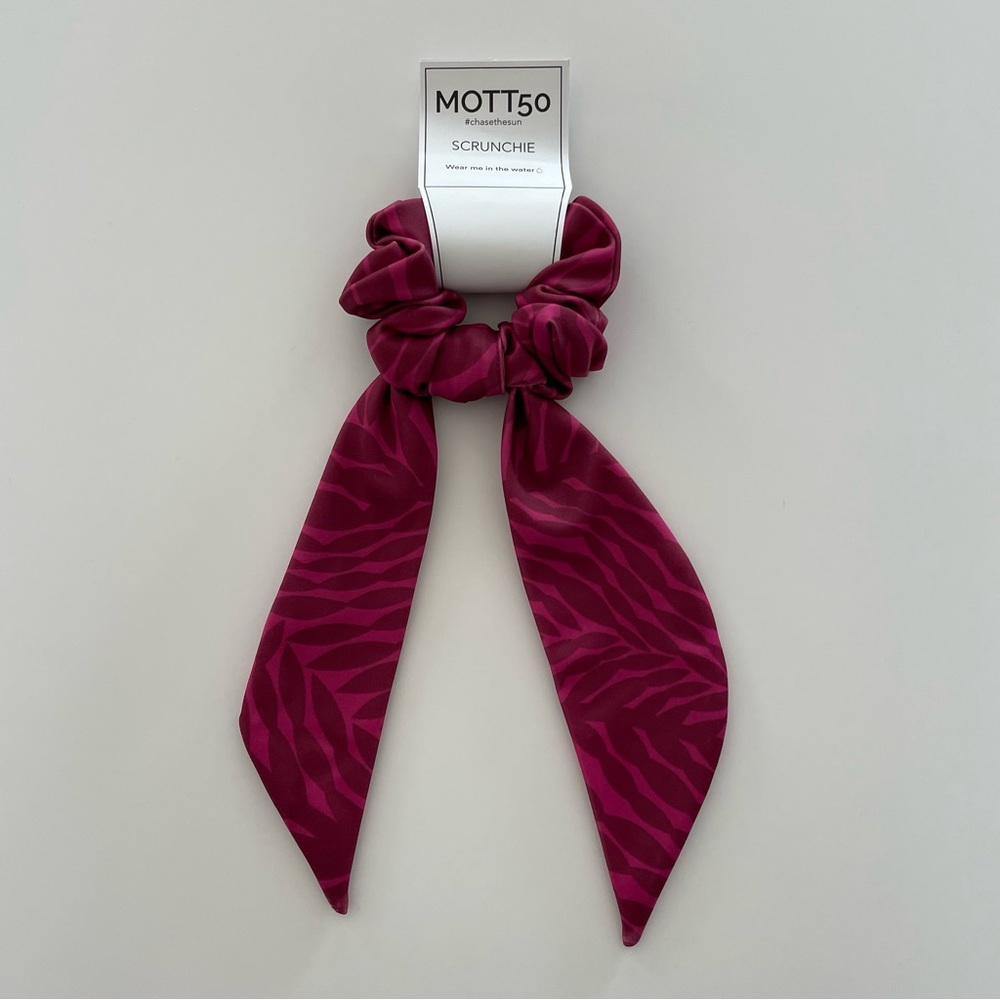 MOTT50 Tie Scrunchie in Magenta Ocean Print